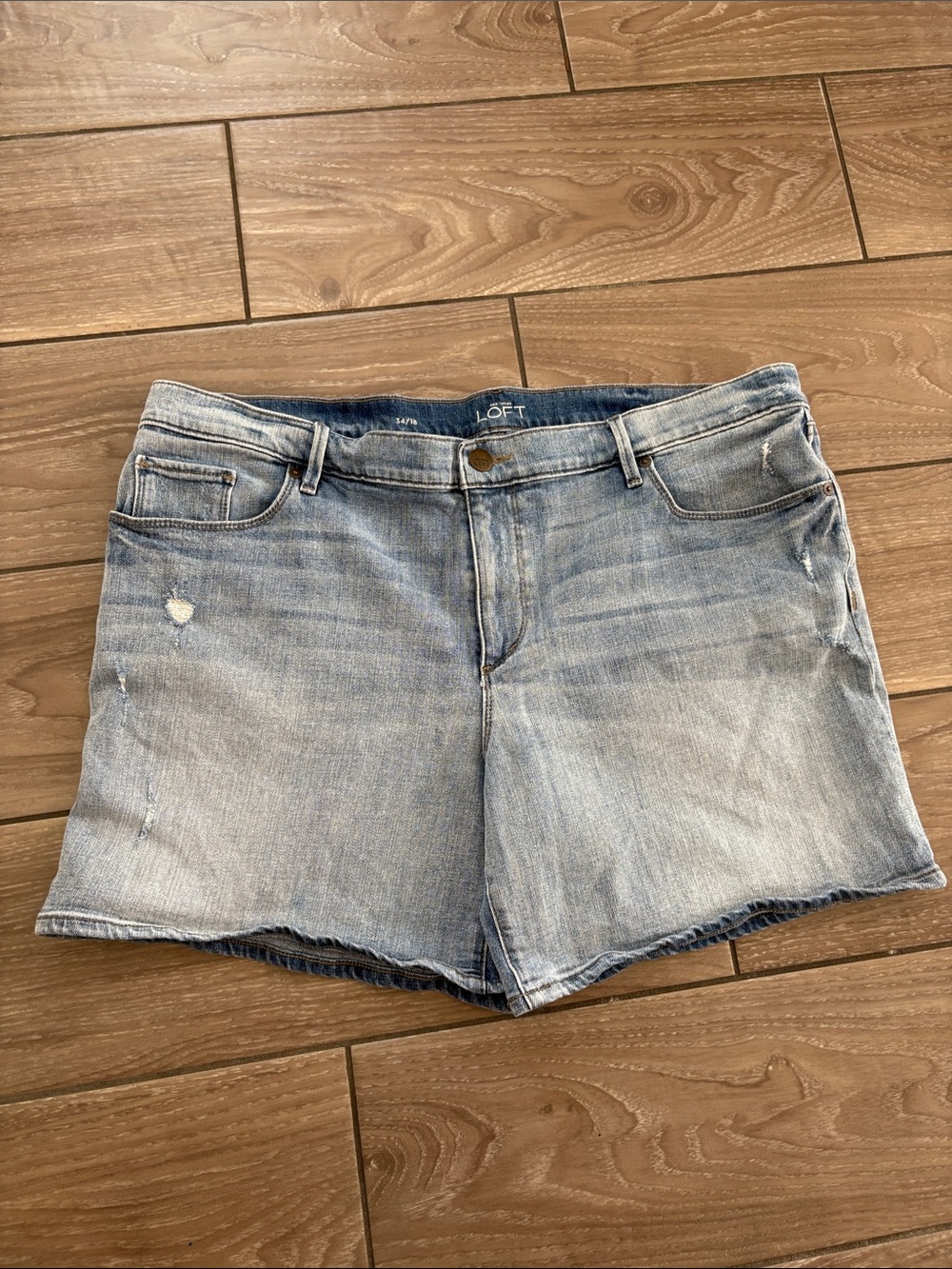 LOFT light blue denim High Rise cotton shorts front pockets Women’s size 34/18